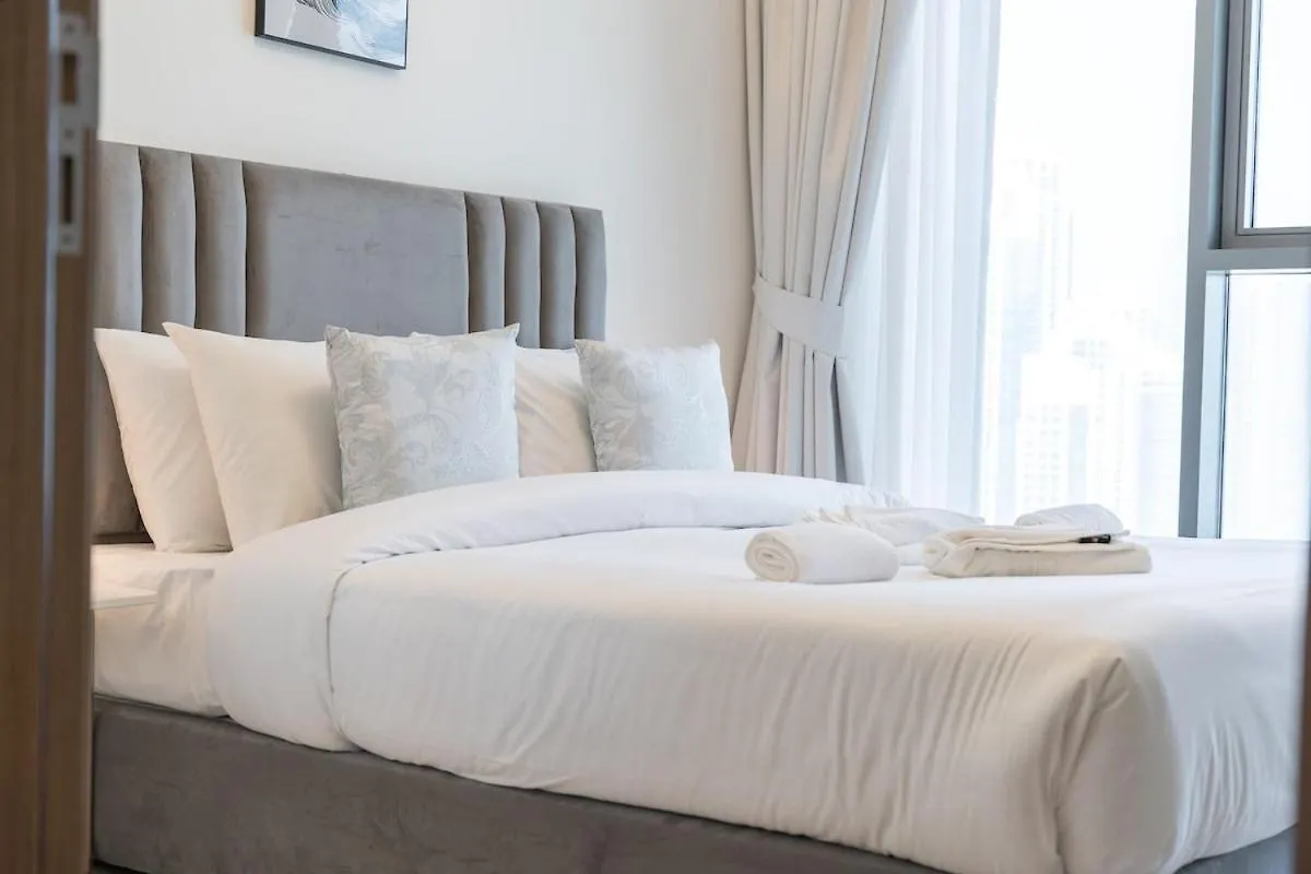 Daire Posh 2-Bedroom Flat In The Heart Of Downtown, Dubai!
