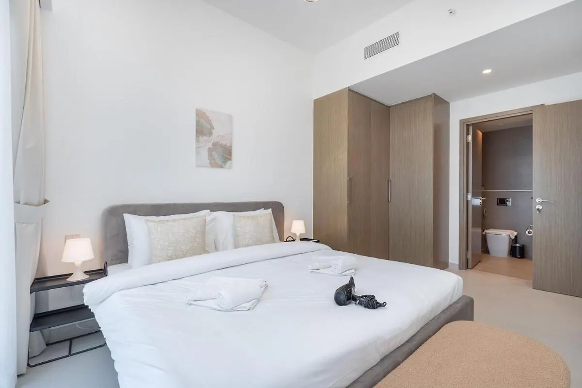 Daire Posh 2-Bedroom Flat In The Heart Of Downtown, Dubai!