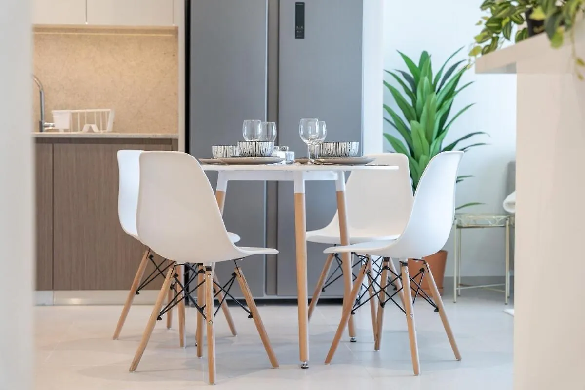 Daire Posh 2-Bedroom Flat In The Heart Of Downtown, Dubai!