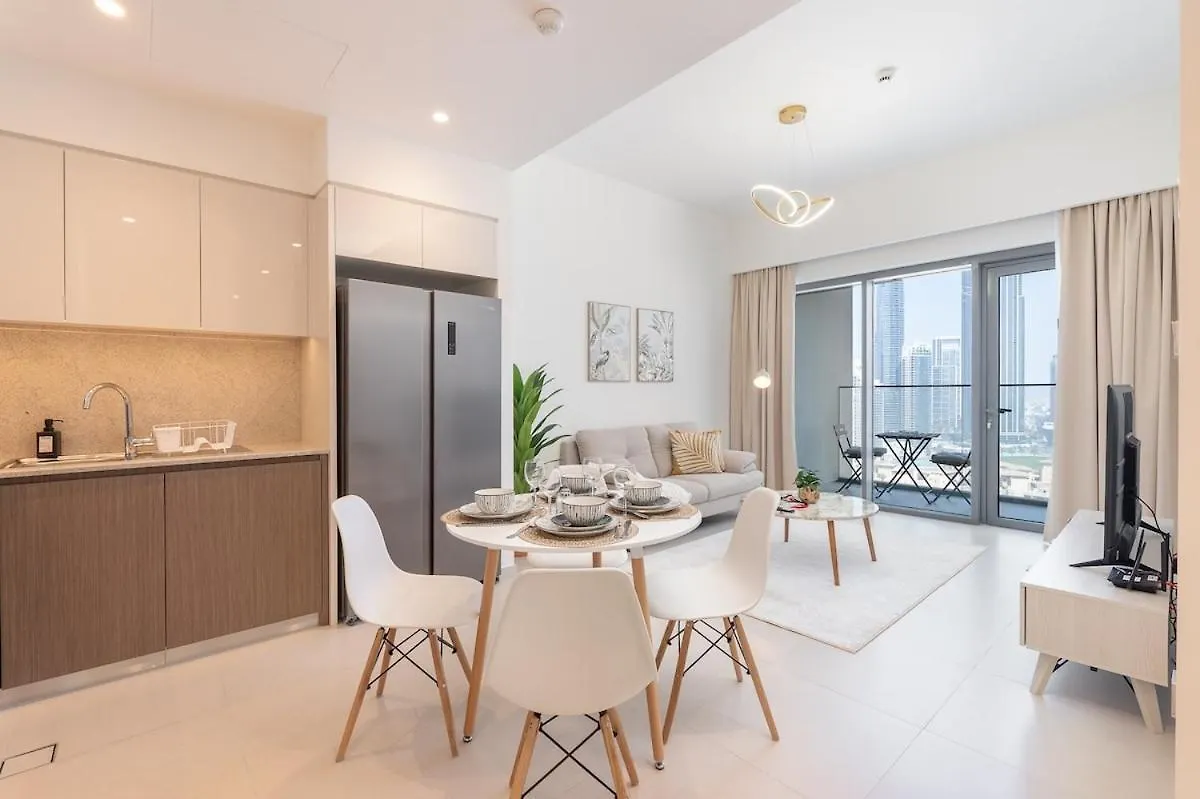 Daire Posh 2-Bedroom Flat In The Heart Of Downtown, Dubai!