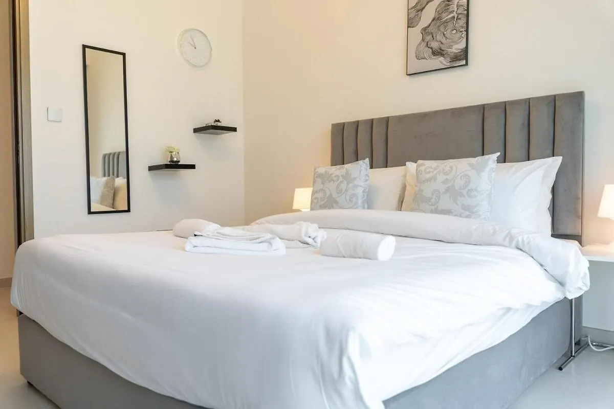 Posh 2-Bedroom Flat In The Heart Of Downtown, Dubai! 0*, Dubai United Arab Emirates